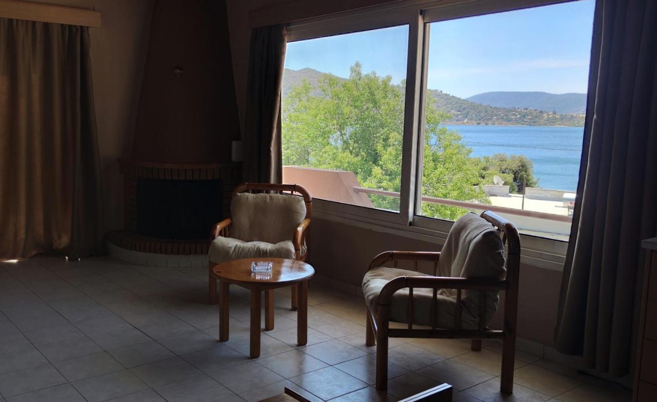 Penthouse Studio Next To The Sea Саламис Экстерьер фото