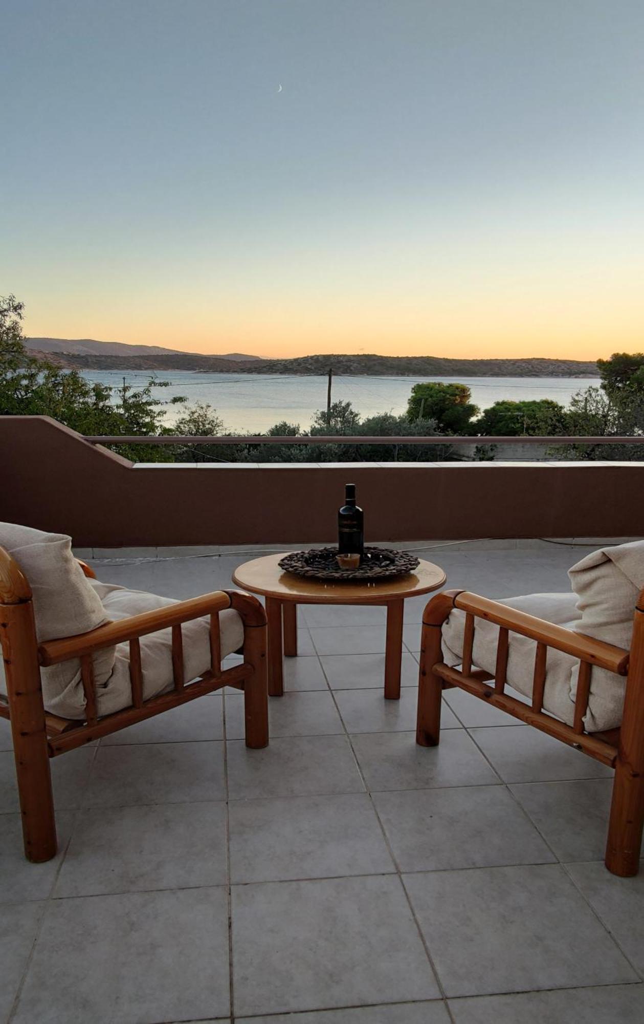 Penthouse Studio Next To The Sea Саламис Экстерьер фото